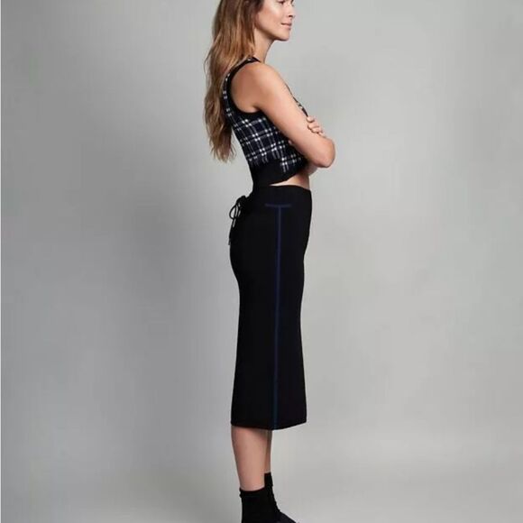 Black Midi Pencil Skirt for Cocktail Events - Picture 1 of 9